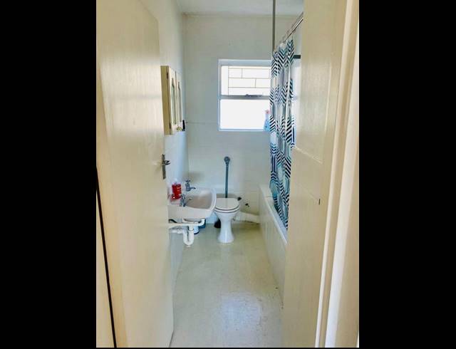 1 BEDROOM APARTMENT TO LET IN SEA POINT